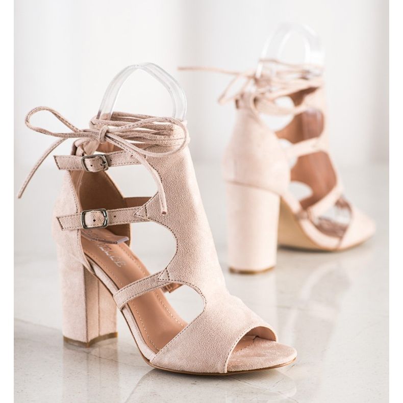 Bestelle Closed Sandals With A Binding beige 1