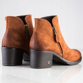 Classic boots on the VINCEZA post brown 1