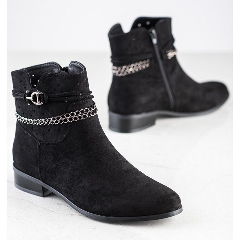 Boots with a decorative chain VINCEZA black 1