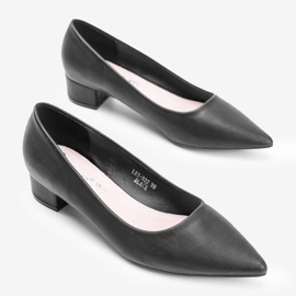 Black pumps on the low Zafira post 1