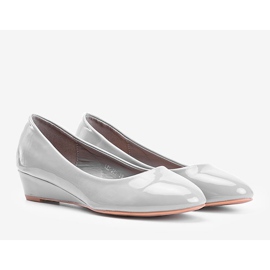 Gray pumps on the Chantal low wedge heel grey 1