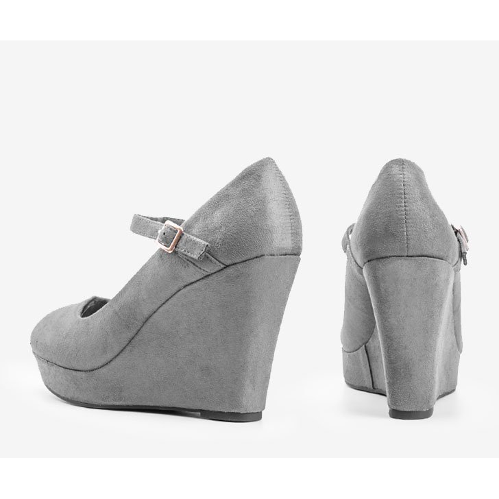 Gray pumps on the Prisca wedge grey 1