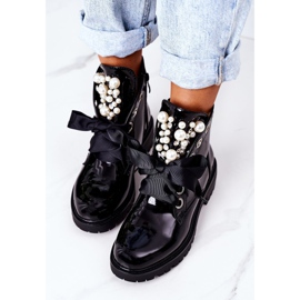 Lacquered Warm Workers With Pearls Black Perla 1