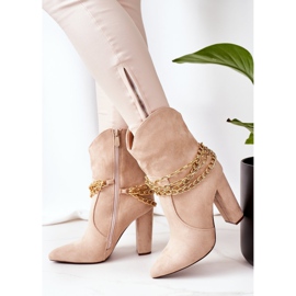 PS1 Warm boots on a post Beige Good Impression 1