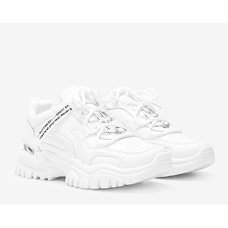 White sneakers with a thick Zooey sole 1