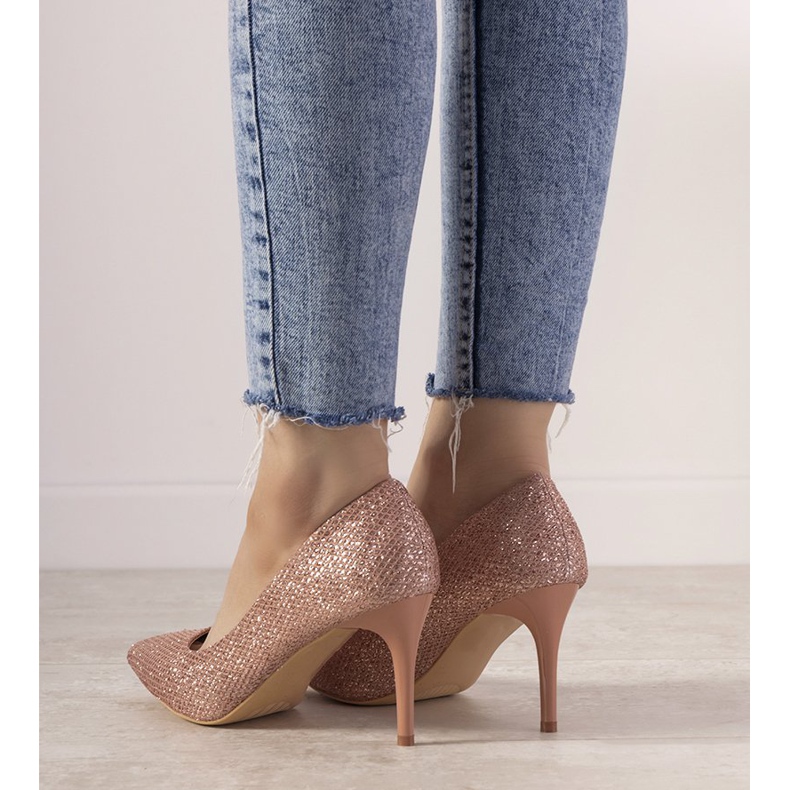 Pink shiny pumps from Dolche 2
