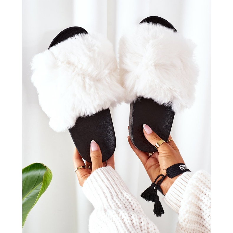 FJ1 Rubber Slippers With White Soft Fur 1