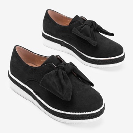 Black shoes on a thick Sindri sole 1