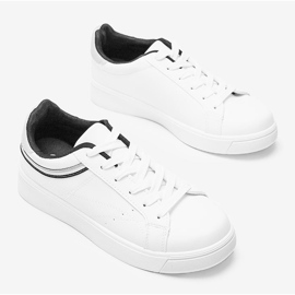 Black and white sneakers on a thick Meia sole 1 Black and white sneakers on a thick Meia sole 1