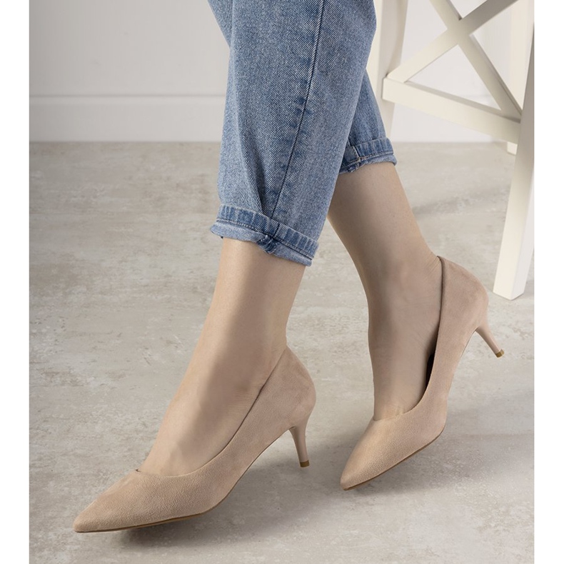 Beige pumps on a low heel from Ferri 1