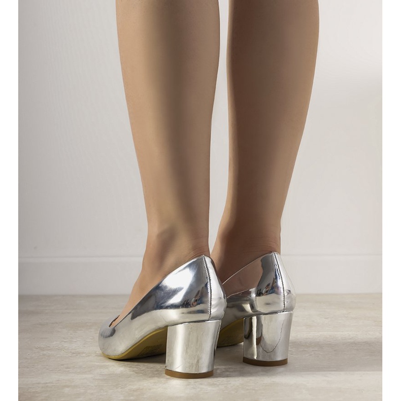 Silver pumps on the Harye post 2