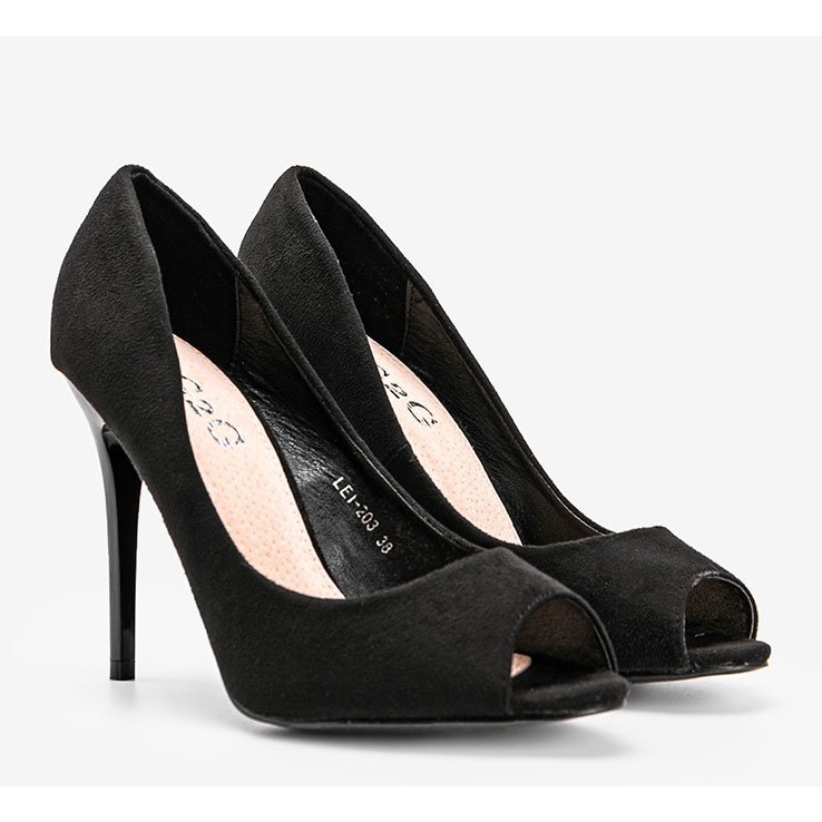 Black pumps on a Prima heel 1
