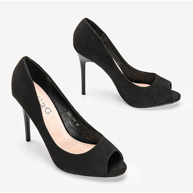 Black pumps on a Prima heel 2