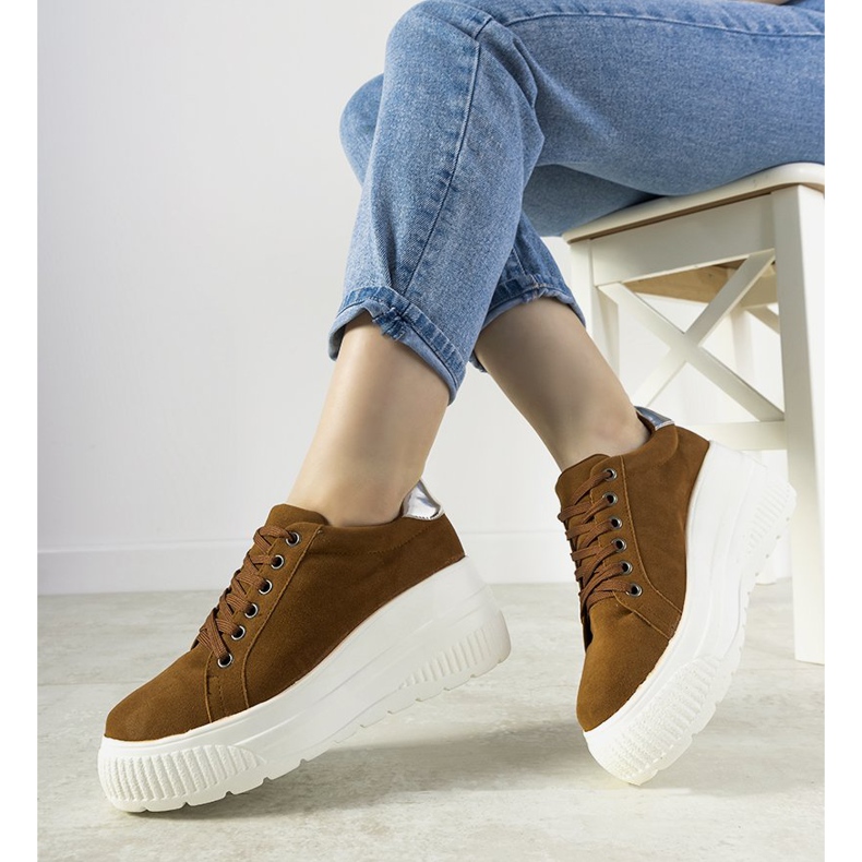 Brown sports sneakers with a high Rapter sole 1