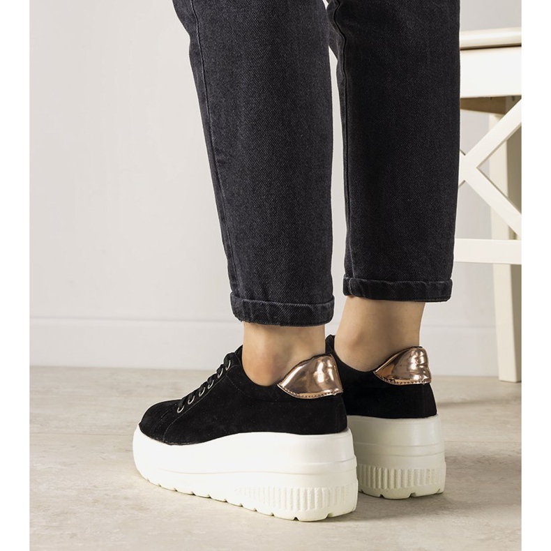 Black sports sneakers with a high Rapter sole 2