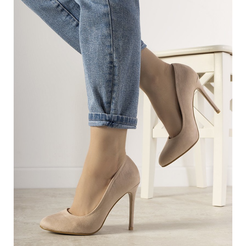 Beige pumps on a Dermeno heel 1