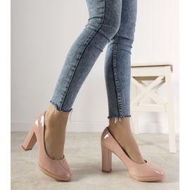 Pink lacquered pumps on the Bellisima pillar 1