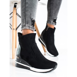 High boots on the wedge VINCEZA black 1