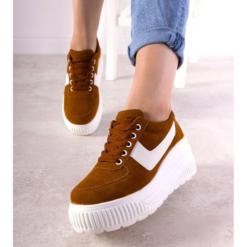 Brown sports sneakers with a high Chillout sole 1