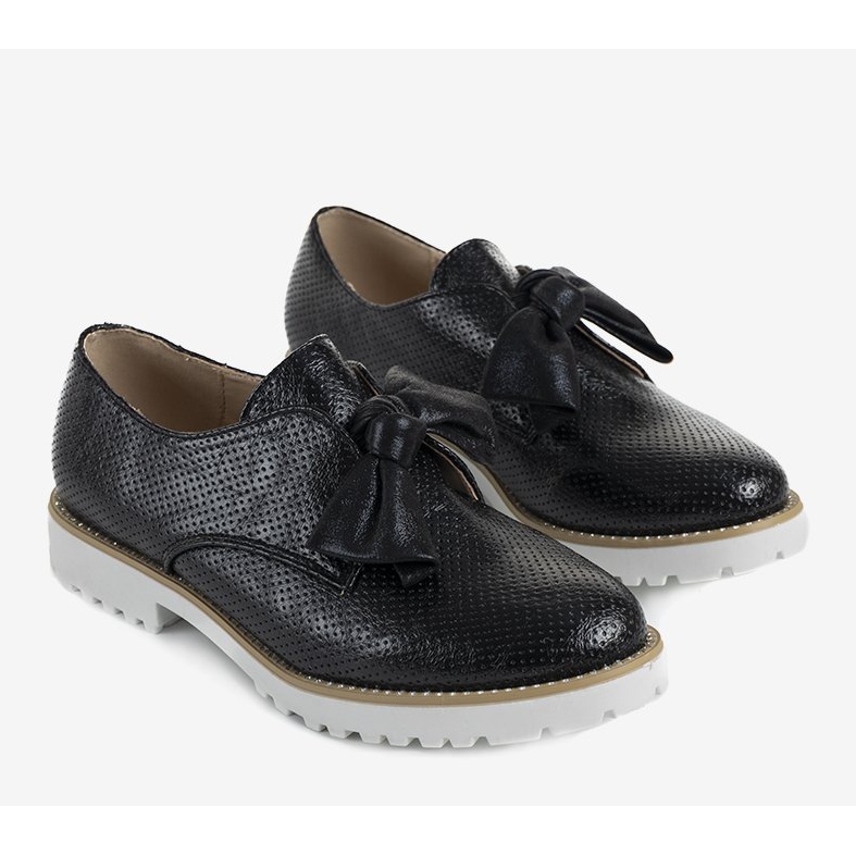Black brogues with a bow from Hendi 1