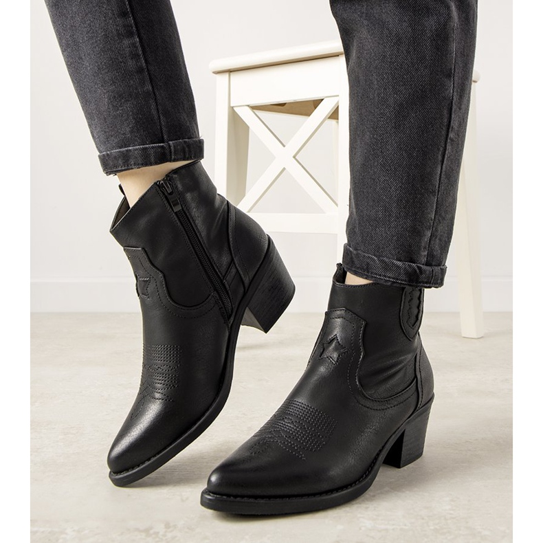 Black cowboy boots with an embroidered Mustgrow pattern 1