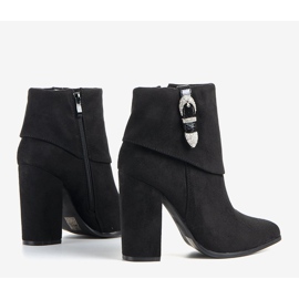 Black elegant boots on the Esgle post 1