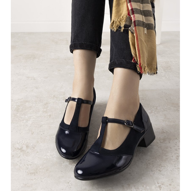 Navy pumps on a pillar with a varnished Manam toe blue 1