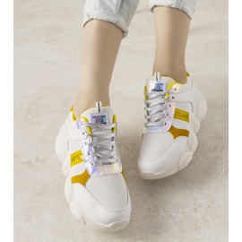 Women's white and yellow Carry sneakers 1