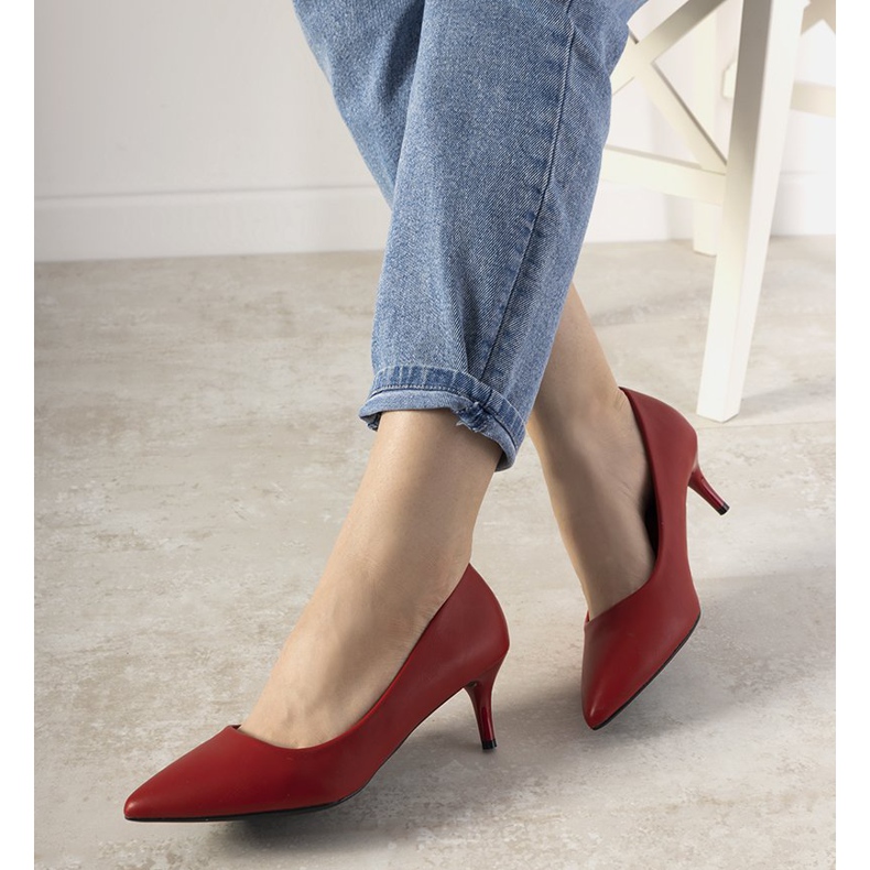 Red pumps on a low Feeling heel 1