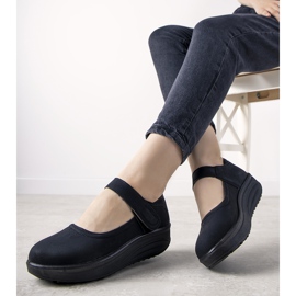 Black shoes on a thick Lumen sole 1