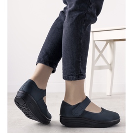 Navy blue shoes on a thick Lumen sole 1
