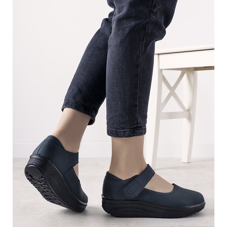Navy blue shoes on a thick Lumen sole 1