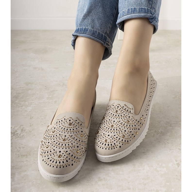 Beige moccasins with an openwork Loretta pattern 1