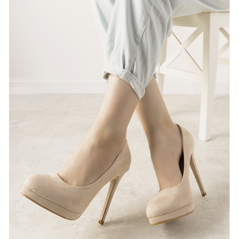 Beige pumps on the Ultimate heel 1