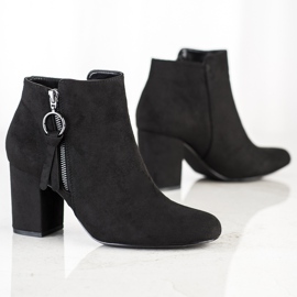 Goodin Classic suede boots on a post black 1