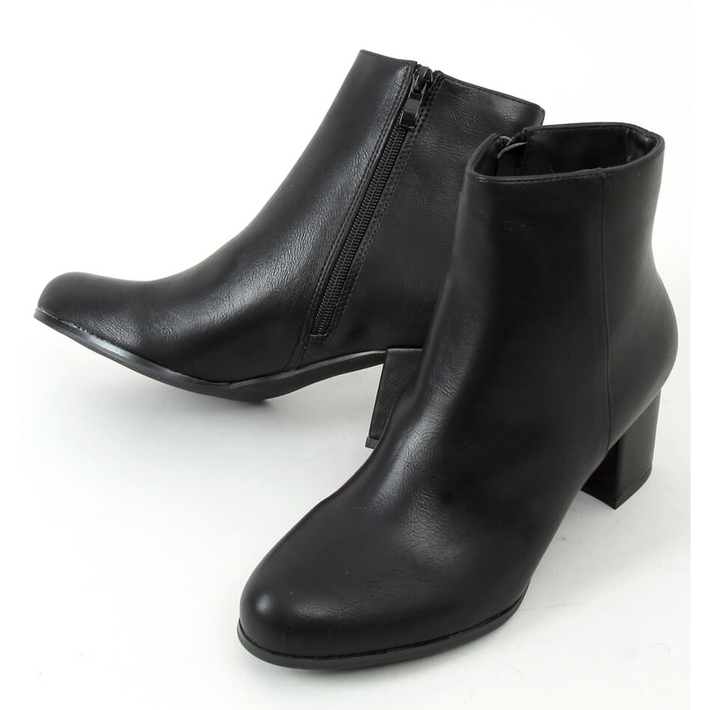Black low-heeled boots MM6265-1 Black 1