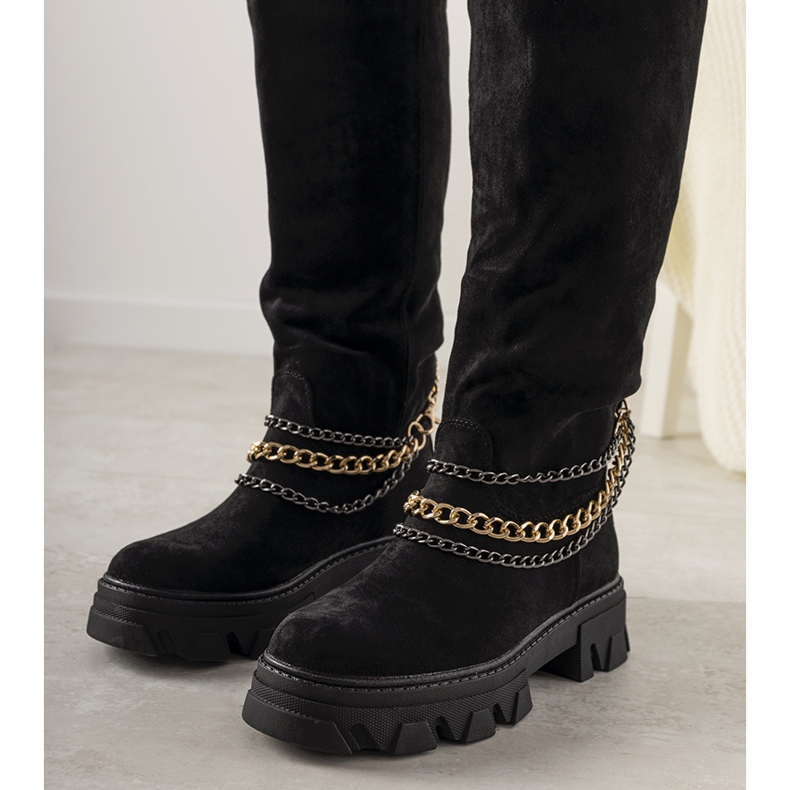 Black boots with Saturday chain 1