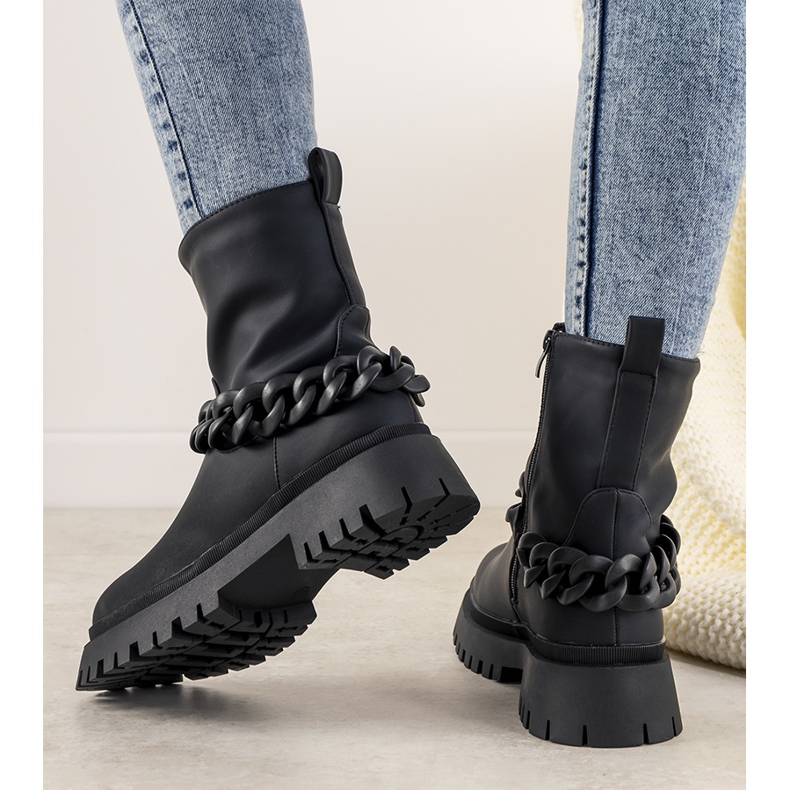 Black boots with Inspiration chain 1