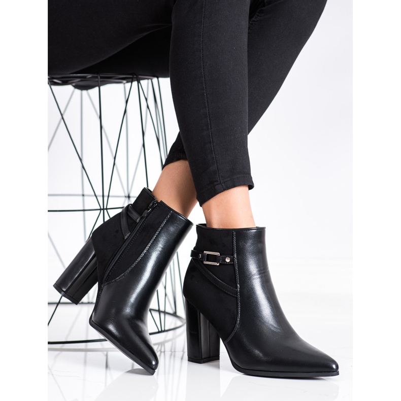 Ideal Shoes Elegant Black Boots In Spitz 2