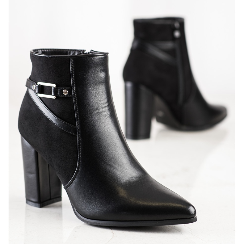 Ideal Shoes Elegant Black Boots In Spitz 1
