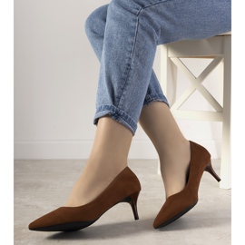 Brown pumps on a Campbell low heel 1