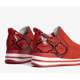Red sneakers on the Infinitale wedge 1