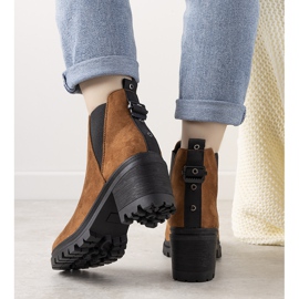 Camel boots on the Cissy post brown 1