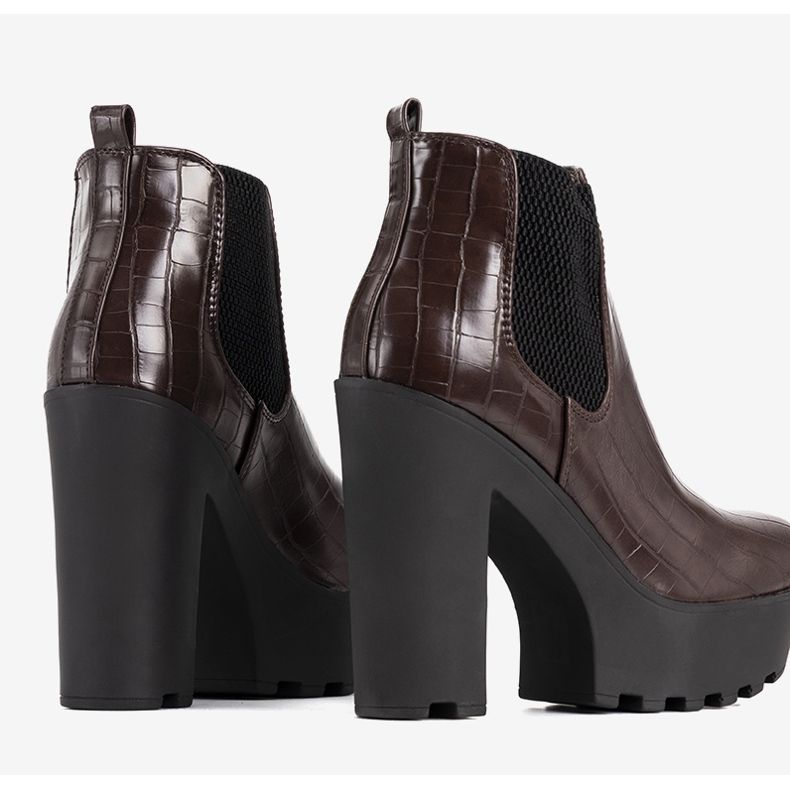 Brown ankle boots on the Zellola post 1