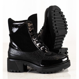 Janessa Black Fashion Workers 1