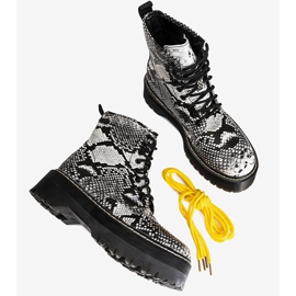 Black boots in the Deross snake skin pattern white 1