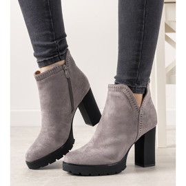 Gray boots on the Bushido post grey 1