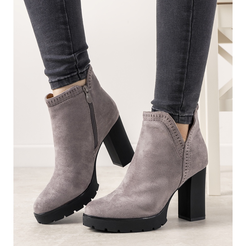 Gray boots on the Bushido post grey 1