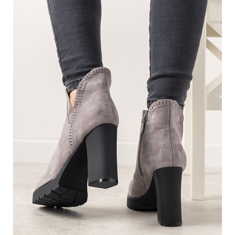 Gray boots on the Bushido post grey 2