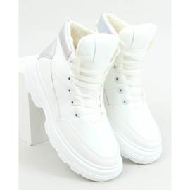 Insulated white sports shoes FA-3357 White 1